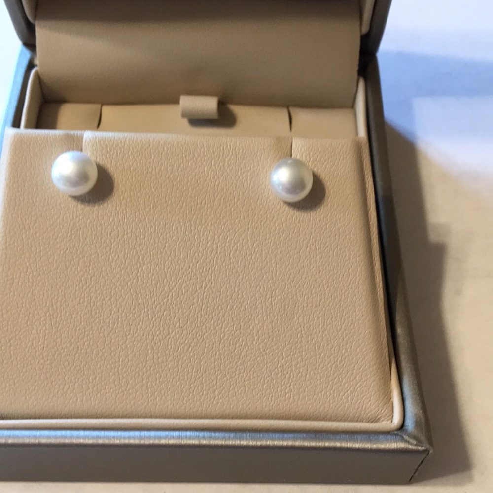 Pearl pierced earrings